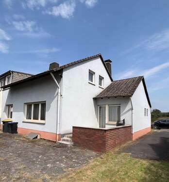 Außenansicht vom Wohnhaus - Doppelhaushälfte zum Kaufen in Neukirchen-Vluyn