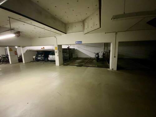 Tiefgarage mit Doppelparkern III - 