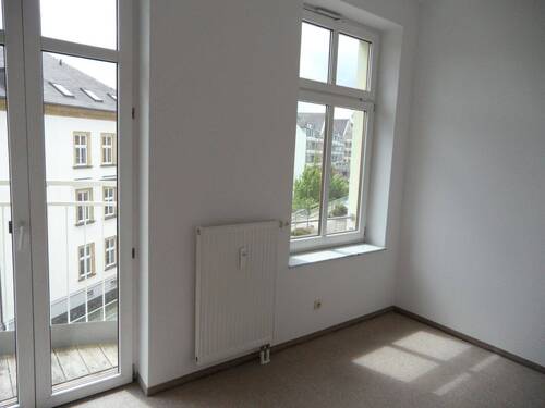 Schlafzimmer mit Zugang zum Balkon - 