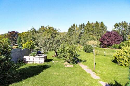 Ausblick auf das Grundstück - 5 Zimmer Doppelhaushälfte in Lübeck