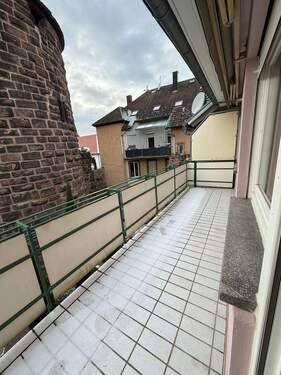 Balkon nach Süden vom Wohnzimmer und Küche begehbar - 