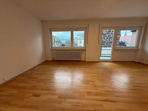 Wohn-/Essbereich zum Balkon mit Blick auf den Storchenturm - 