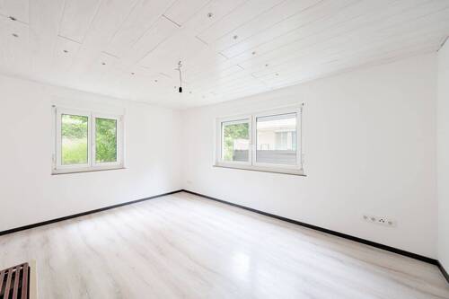 Geräumiges Wohnzimmer - Moderne 4-Zimmer-Wohnung mit ++Schwendenofen++EBK++