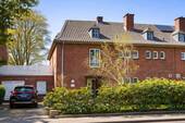 Krefeld-Kempener Feld - 8 Zimmer Doppelhaushälfte zum Kaufen in Krefeld / Kempener Feld/Baackeshof
