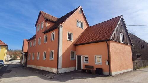 Objektansicht - Gepflegtes 4 Familien-Wohnhaus in 91598 Colmberg - 2 Wohnungen kurzfristig bezugsfrei