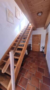 Treppenhaus - 1 Zimmer Mehrfamilienhaus, Wohnhaus in Colmberg