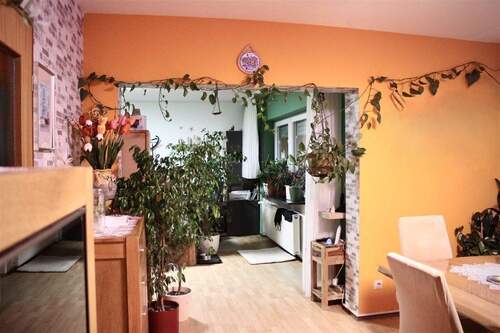 Esszimmer mit Zugang zum Wohnzimmer - 4 Zimmer Etagenwohnung in Bad Schönborn