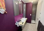 Gäste-WC mit Dusche im EG - 