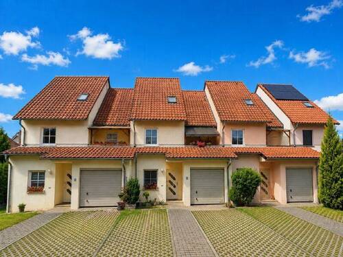 Bild 1 Wohnhaus Vorderansicht - 5 Zimmer Reihenmittelhaus zum Kaufen in Cottbus