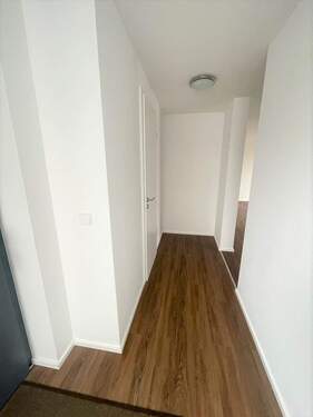 Flur EG mit Blick auf Garderobe - Mehrfamilienhaus, Wohnhaus mit 165,00 m&sup2; in Herrenberg zum Kaufen