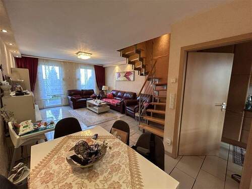 Wohnzimmer - Reihenmittelhaus mit 112,60 m&sup2; in Oberhausen zum Kaufen