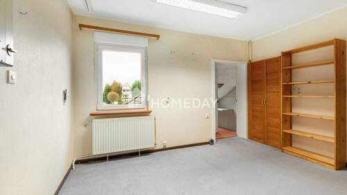 1. OG Schlafzimmer 1 - 