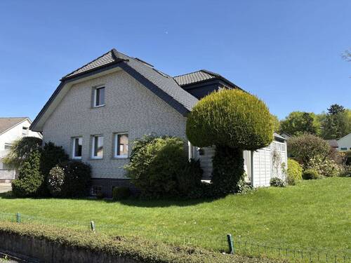 Seitenansicht - 8 Zimmer Einfamilienhaus in Altenbeken