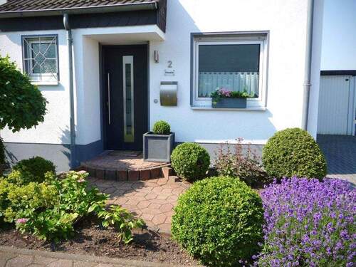 Hauseingang - TOP gepflegtes REH in Innenstadtrandlage von Moers-Repelen