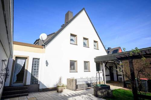 03-Außenansicht - 6 Zimmer Einfamilienhaus zum Kaufen in Lünen