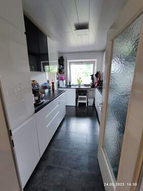 Küche mit Ausblick ins Grüne - 