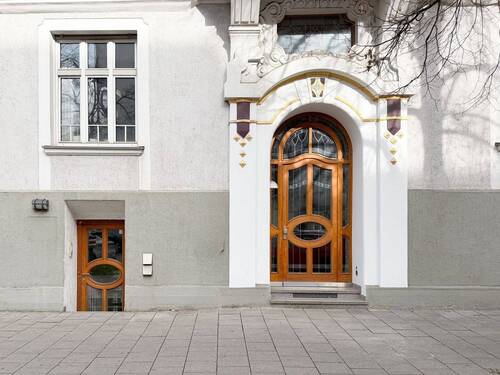 Hausansicht - Attraktive Souterrain-Gewerbefläche mit Altbaucharme und vielseitigen Nutzungsmöglichkeiten