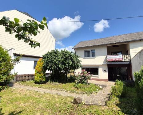 Einfamilienhaus mit Garage und Garten - 8 Zimmer Reihenendhaus zum Kaufen in Longkamp