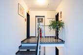 Wohnungseingang, Treppenhaus - 3 Zimmer Etagenwohnung in Lüdenscheid