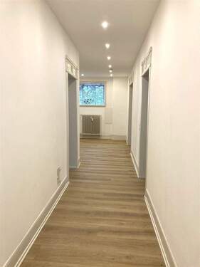 Flur - 4 Zimmer Etagenwohnung in Neustadt an der Weinstraße