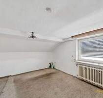 2,5-Zimmer-Dachgeschosswohnung mit Potenzial - 47 m², sofort frei in Arnhofen, Landkreis Kelheim - Abensberg