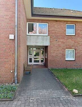Zugang zum Haus - 3 Zimmer Etagenwohnung zum Kaufen in Amelinghausen