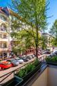Blick vom Balkon in die Straße - 2 Zimmer Etagenwohnung in Berlin