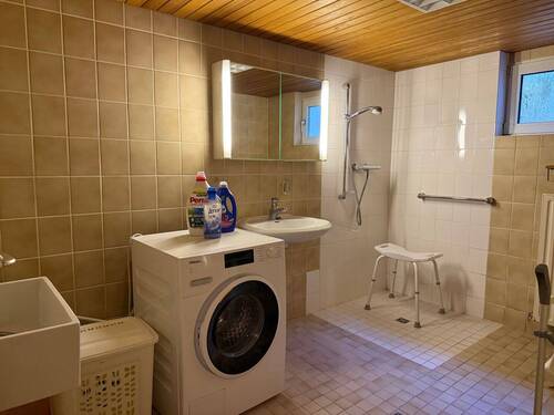 Bad/Waschraum im UG - 