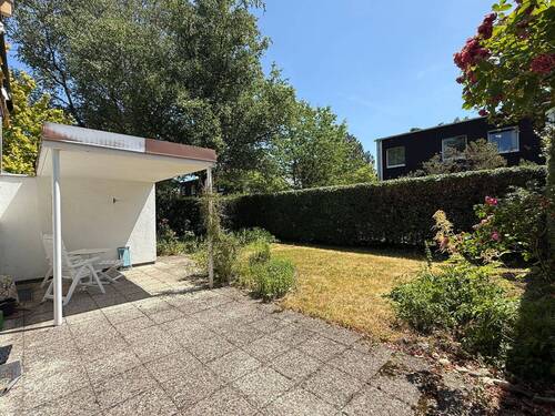 Große Terrasse mit überdachtem Freisitz - 