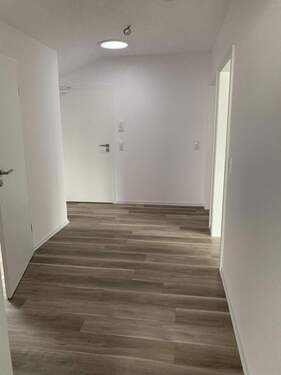 Flur - 4 Zimmer Etagenwohnung in Aurach