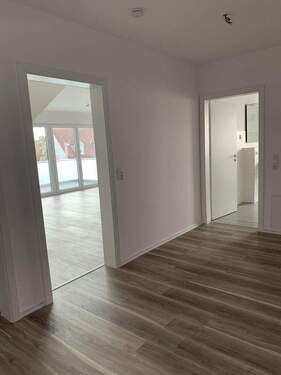 Flur - Etagenwohnung mit 90,00 m² in Aurach zur Miete