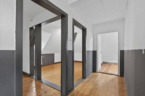 Flur Dachgeschoss hinterer Teil - 1 Zimmer Mehrfamilienhaus, Wohnhaus in Ettlingen