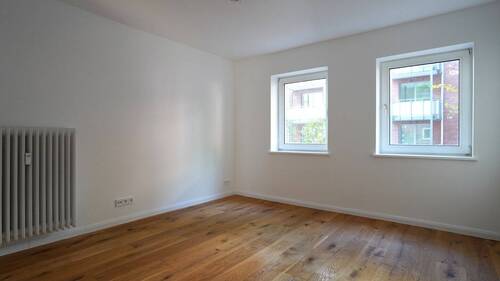 Helles Schlafzimmer mit Eichen-Dielenboden und... - Etagenwohnung mit 44,20 m&sup2; in Hamburg zum Kaufen