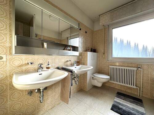 … Wand-WC, Doppel-HWB und Fenster - 