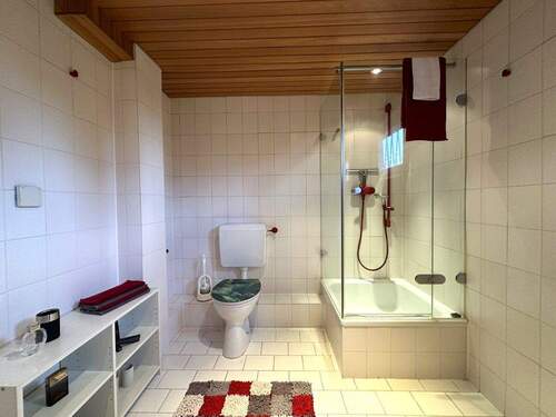 Helles Duschbad mit WC ... - 