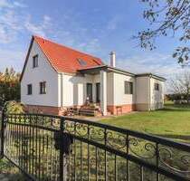 Traumhaftes Familienhaus mit Kamin, Designküche & großem Garten - Hobeck Göbel
