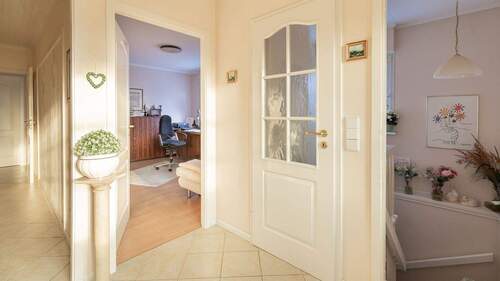 Eingangsdiele - 4 Zimmer Einfamilienhaus zum Kaufen in Tangstedt