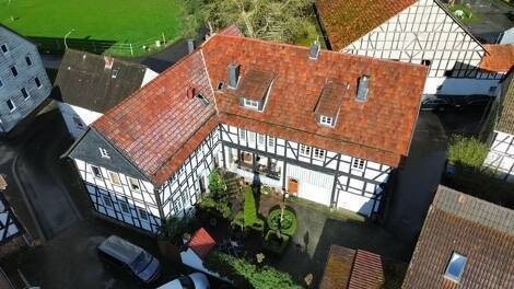 Luftbild - 1 Zimmer Mehrfamilienhaus, Wohnhaus in Schrecksbach
