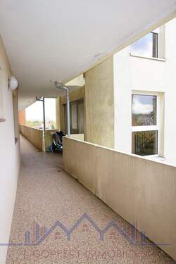 zum Aufzug rechts - 2 Zimmer Etagenwohnung in Kiel