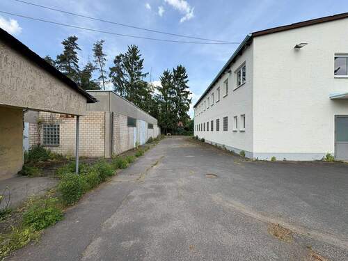 Zufahrt - Halle in Kemnath zum Kaufen