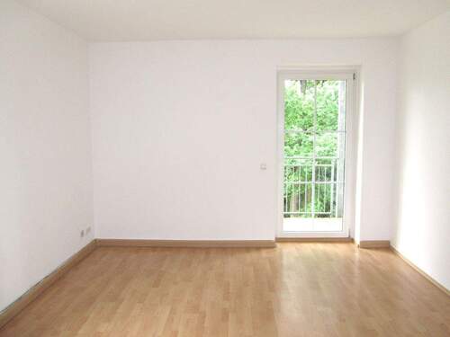 Wohnzimmer - 3 Zimmer Etagenwohnung zur Miete in Zwickau