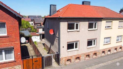 Straßenansicht - Stadthaus mit viel Potential - 89.300,00&nbsp;EUR Kaufpreis, ca.&nbsp; 116,00&nbsp;m&sup2;&nbsp;Wohnfl&auml;che