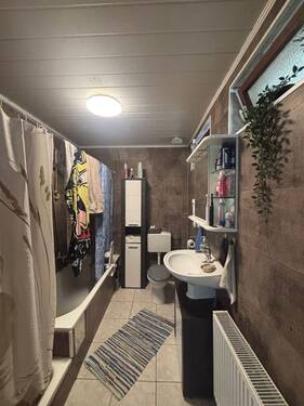H 549 EG Badezimmer.jpg - 7 Zimmer Mehrfamilienhaus, Wohnhaus in Lampertheim