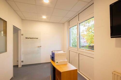 Wartezimmer - 5 Zimmer Büro in Sundern (Sauerland)