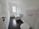 Tageslichtbad mit Wanne - 