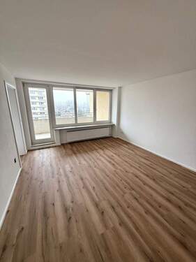 Wohnzimmer - 2 Zimmer Etagenwohnung zur Miete in Kaufbeuren