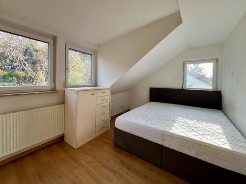 2. OG/DG_Schlafzimmer 1 - 4 Zimmer Etagenwohnung in Esslingen