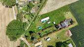 01.JPG - toller Garten mit massivem Gartenhaus und Terrasse
