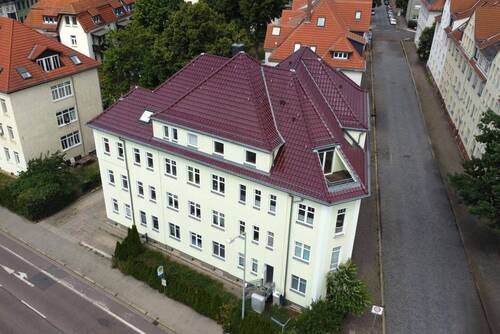Gebäudeansicht - VIER ZIMMER, VIELE MÖGLICHKEITEN Großzügige Familienwohnung mit Balkon nahe des Cospudener Sees