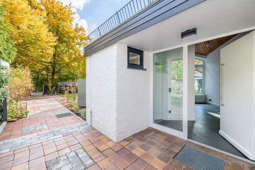 Der erster Eindruck gewinnt hier immer: Willkommen - 5 Zimmer Einfamilienhaus zum Kaufen in Pöcking